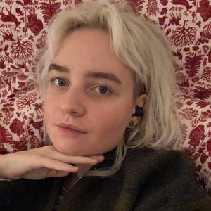 Meet your Posher, Caitlin